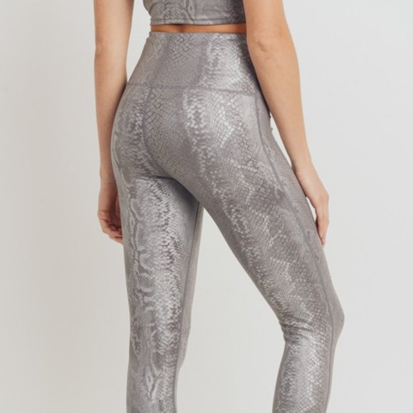 WILD🐺PRINT LEGGINGS - Picture 9 of 12